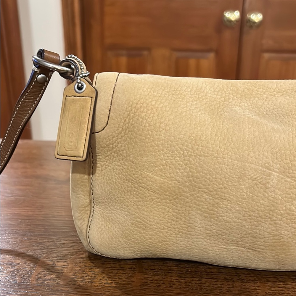 Vintage Coach Nubuc Leather Tan Crossbody Bag F10896 - Picture 3 of 10